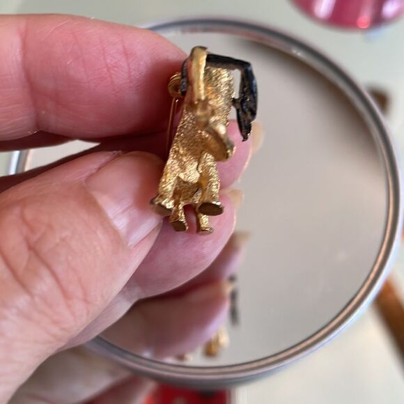 Vintage gold tone elephant brooch lapel pin with black eyeglasses - Picture 3 of 5
